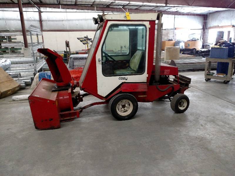 lot 9 image: Toro Groundsmaster 327 Mower