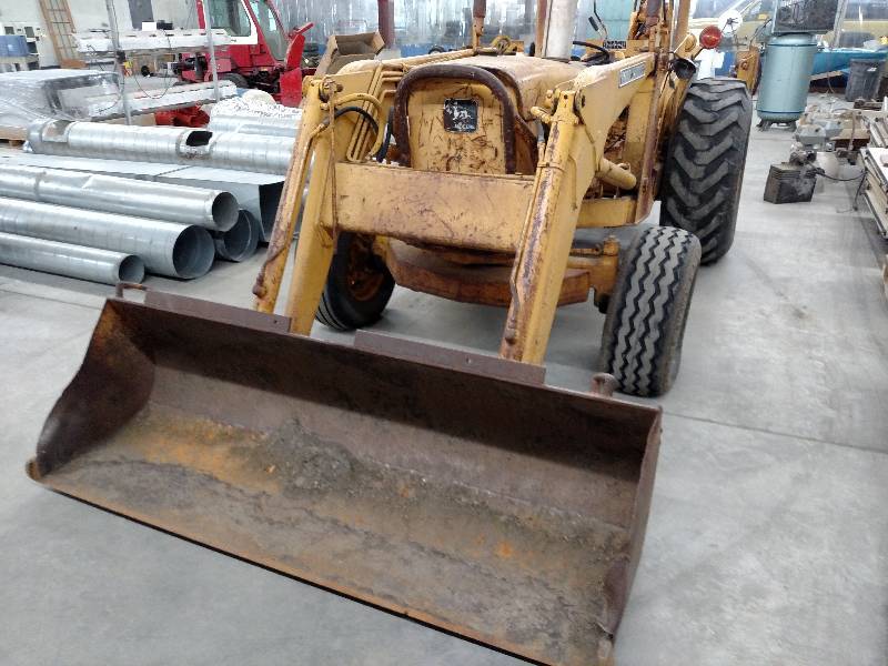 lot 5 image: John Deere 302AD Rubber Tire Loader Backhoe