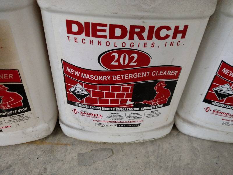 lot 107 image: (11) 1 Gallon Jugs Diedrich 202 New...