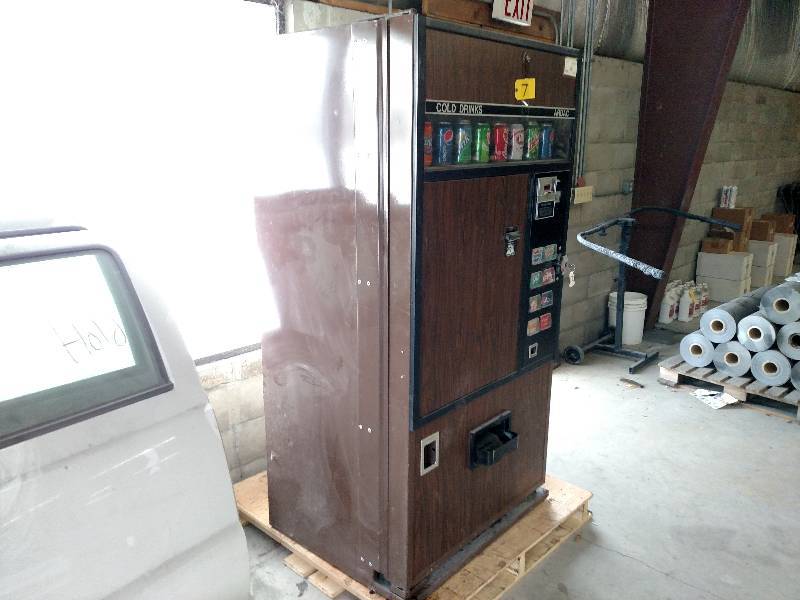 lot 7 image: Dixie-Narco Pop Machine