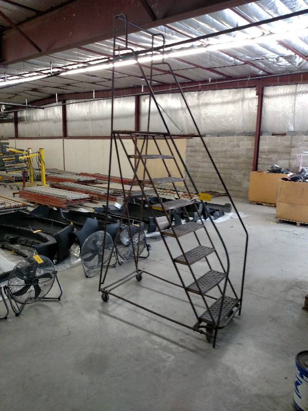lot 111 image: Rolling Ladder, 8 Steps, 76 Platfo...
