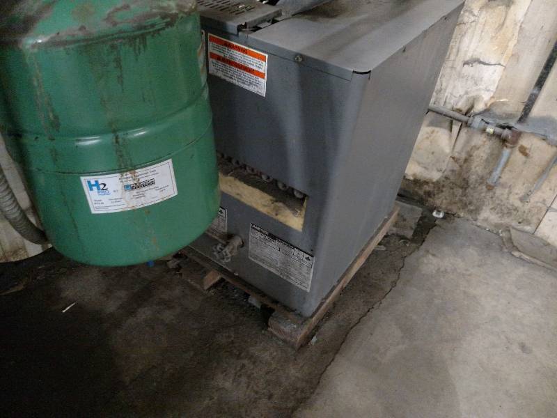 lot 13 image: Lars Model LOVJVH160 Natural Gas Boiler