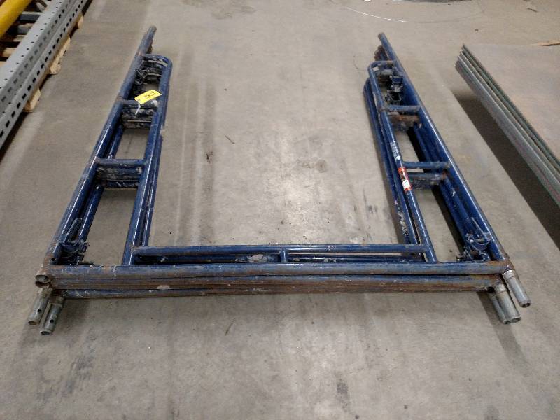 lot 50 image: (4) Walk Thru Scaffold Frames, 60 x...