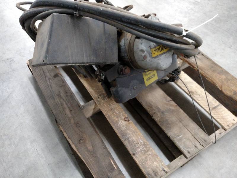 lot 46 image: Gardner Denver 4000 lb. Air Hoist w...