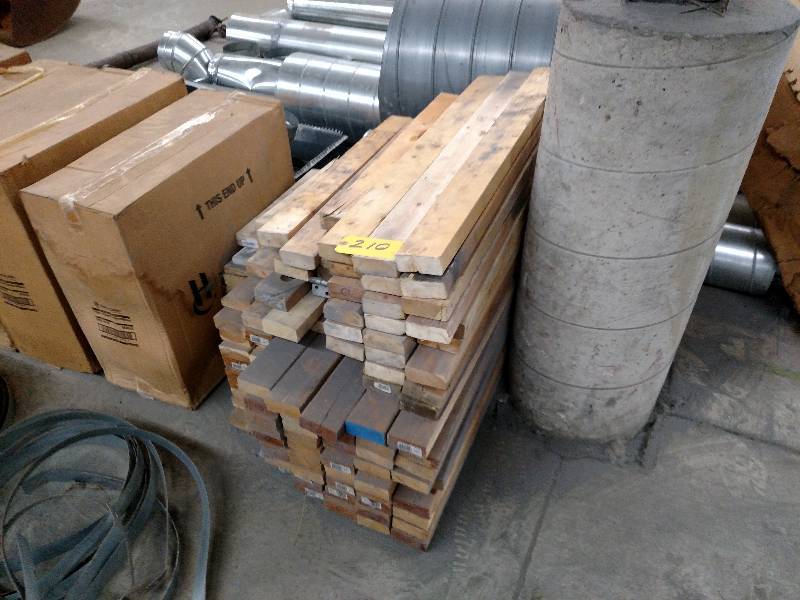 lot 210 image: Asstd 2 x 4s