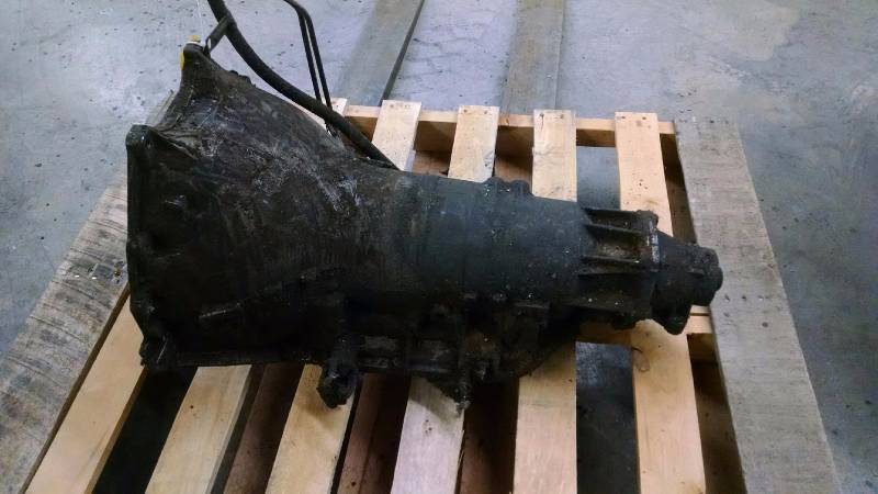 lot 215 image: Turbo 400 Transmission