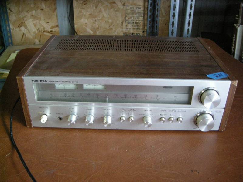 lot 24 image: Vintage Toshiba Receiver