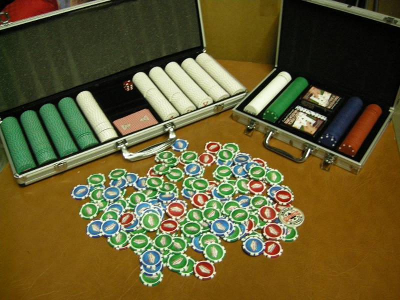lot 41 image: Poker Chips