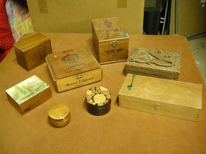 lot 44 image: Vintage CigarStorage Boxes