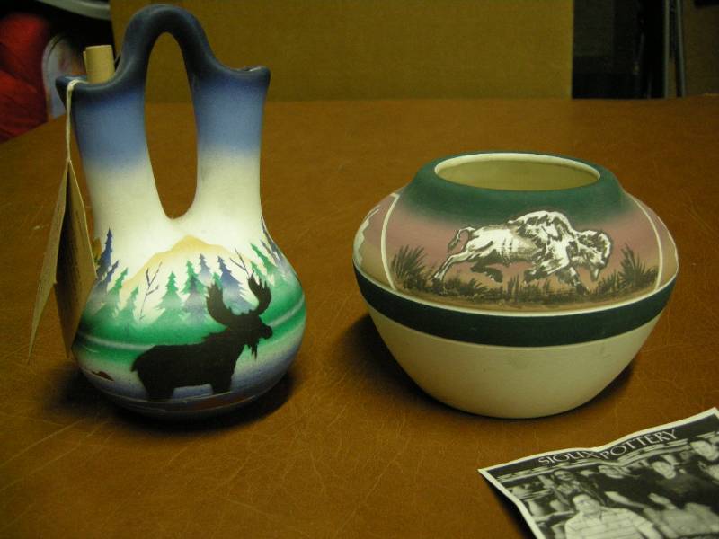 lot 45 image: 2 Native American Pottery Vases