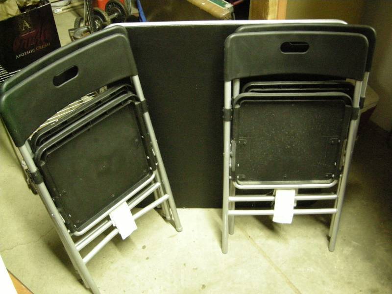 lot 51 image: Cosco Card Table and Chairs