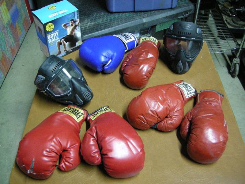 lot 68 image: Boxing Gloves - Exercise
