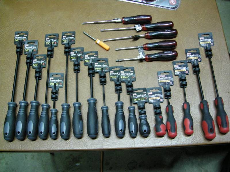 lot 74 image: New King Screwdrivers