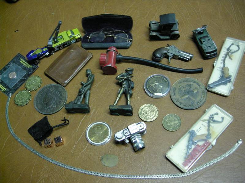 lot 93 image: Vintage Nic Nak Guy Stuff