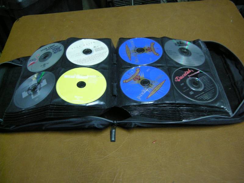 lot 97 image: 200 CDs Country, Pop, Rock