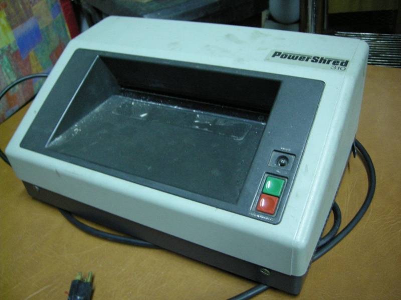 lot 101 image: Power Shred 310 Paper Shredder