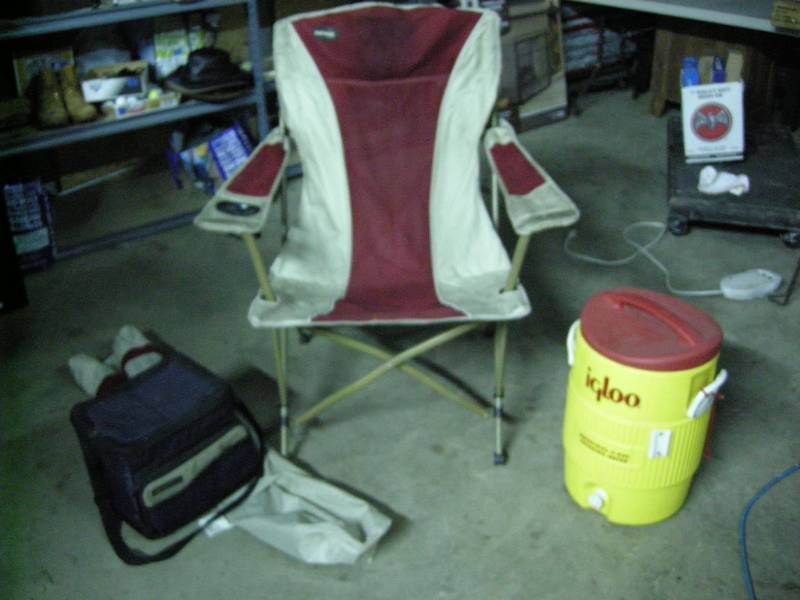 lot 99 image: Chair, Igloo, Tote