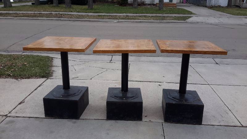 Set of 3 hightop tables
