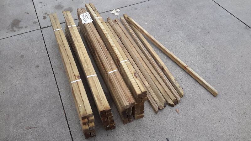 Lot of 1 inch deck spindle lumber (160 pieces)
