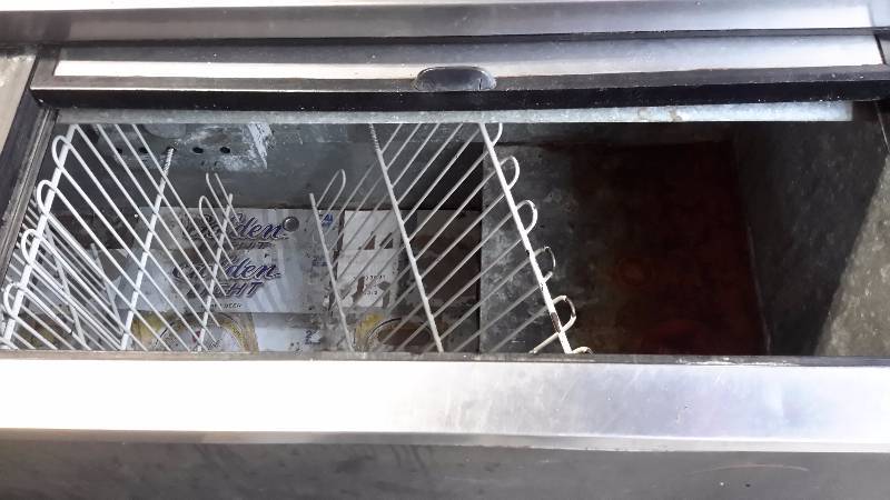 Ice chest cooler