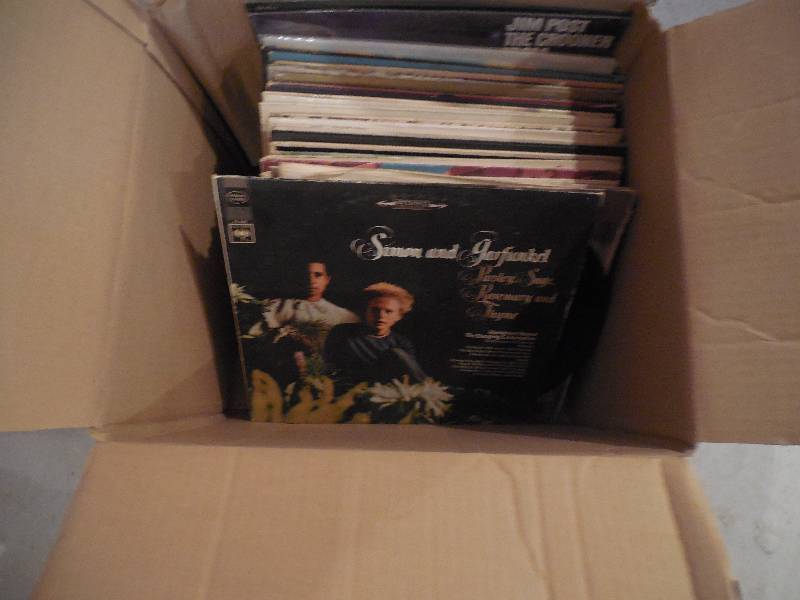 lot 20 image: BOX LOT OF OLD VINYL RECORDS