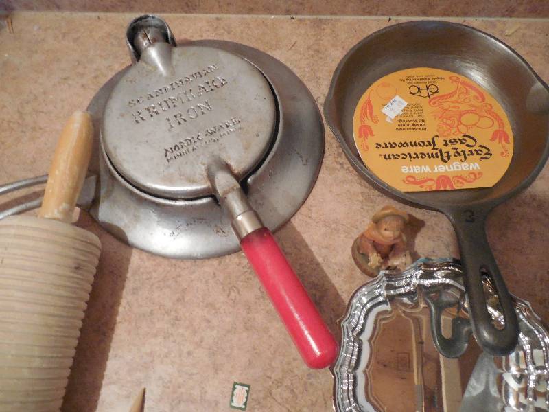 ELECTRIC GRIDDLE WITH MISC PANS