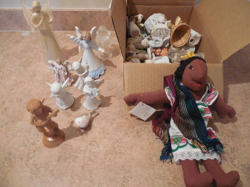 FIGURINE  LOT