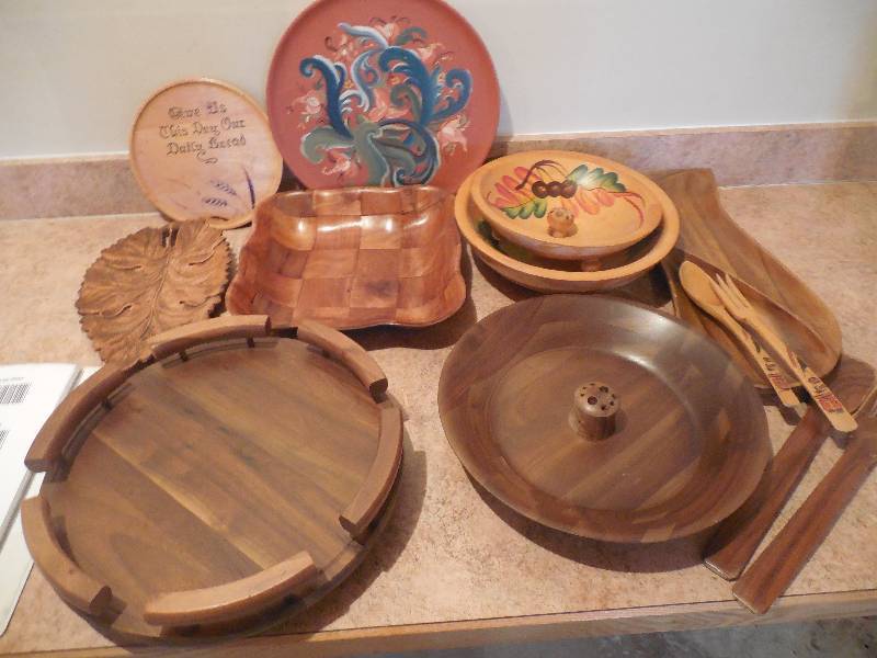 BIG LOT OF WOODEN DISH LOT