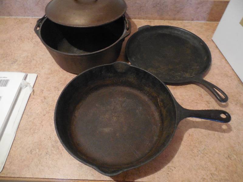 CAST IRON PAN LOT