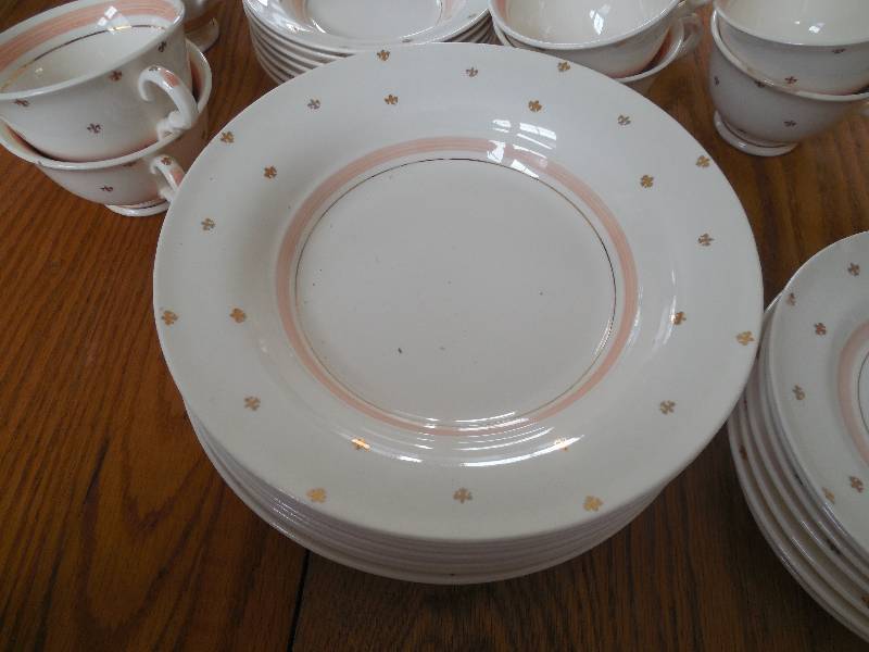 ANTIQUE 22-KARAT GOLD CHINA SET