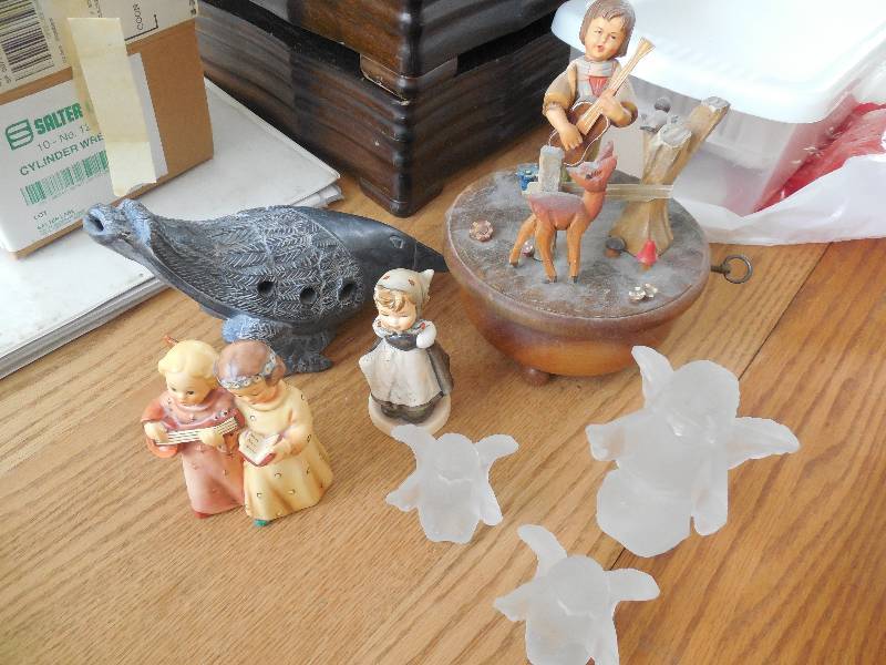 lot 55 image: ANTIQUE MUSIC BOX AND FIGURINE LOT