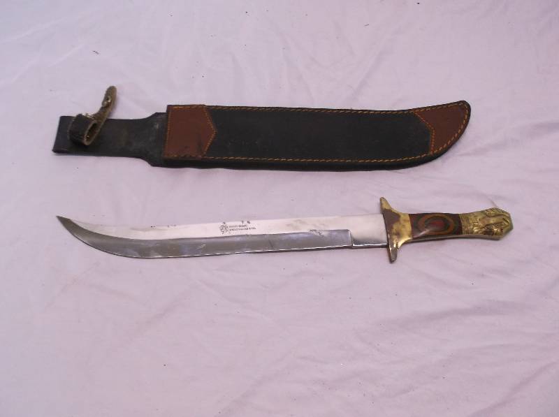 lot 2 image: Hunting Knife