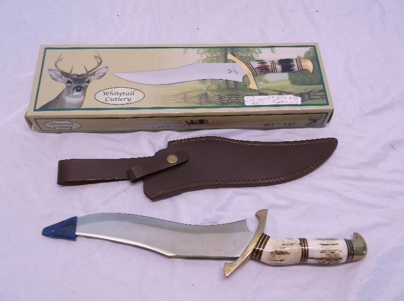 lot 3 image: Hunting Knife