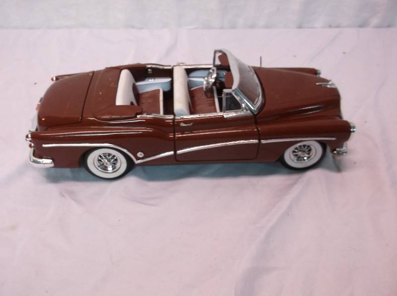lot 24 image: Collectible
