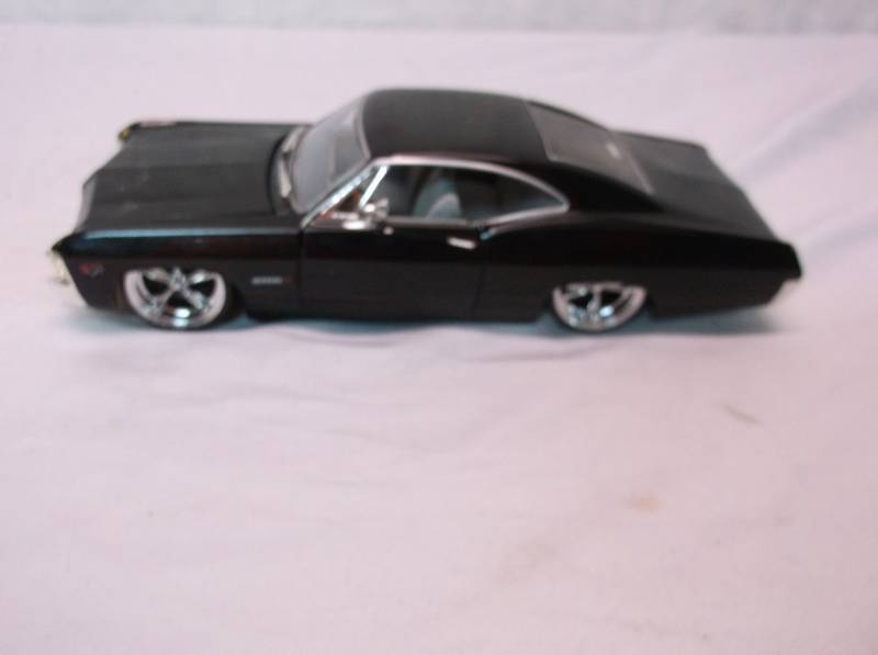 lot 27 image: Collectible