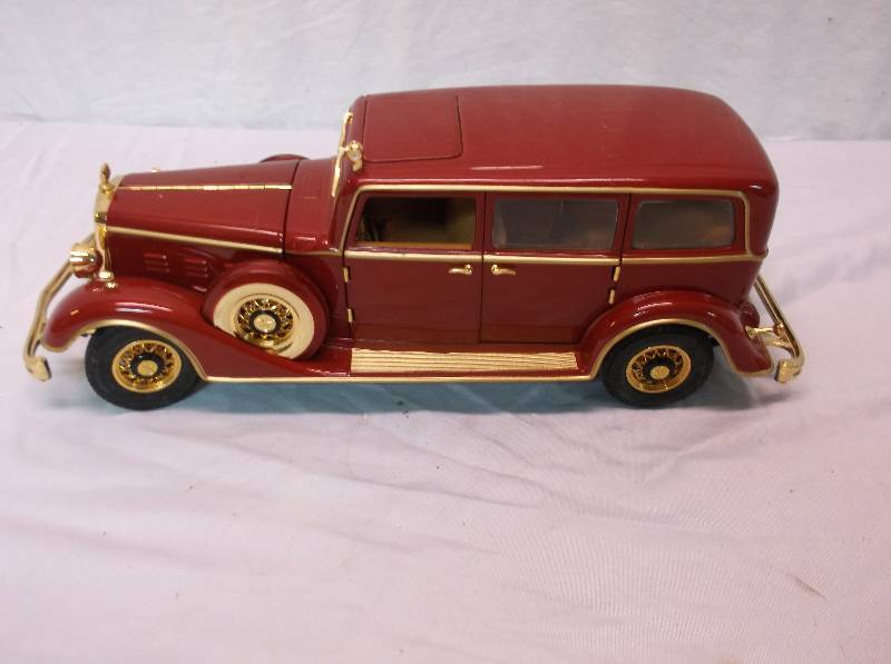 lot 30 image: Collectible