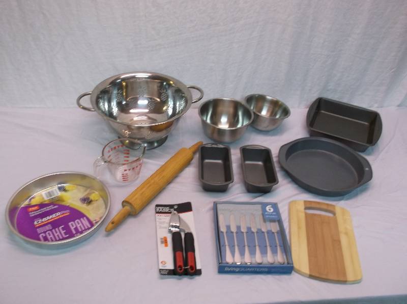 lot 37 image: Kitchen Items