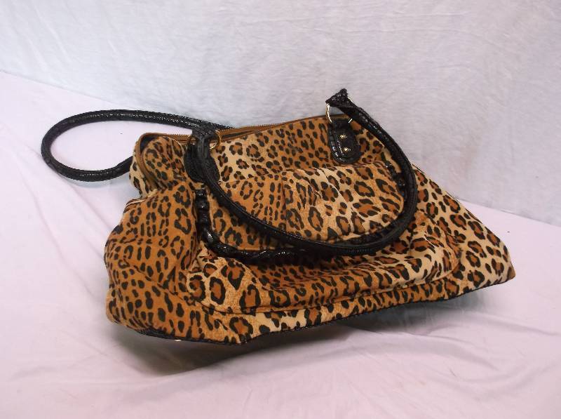 lot 41 image: Handbag