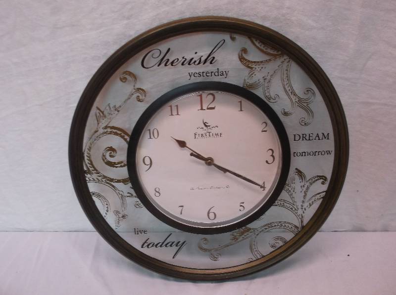 lot 46 image: Clock