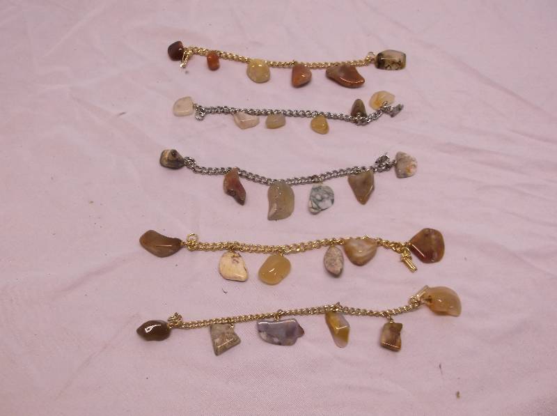 lot 65 image: Jewelry