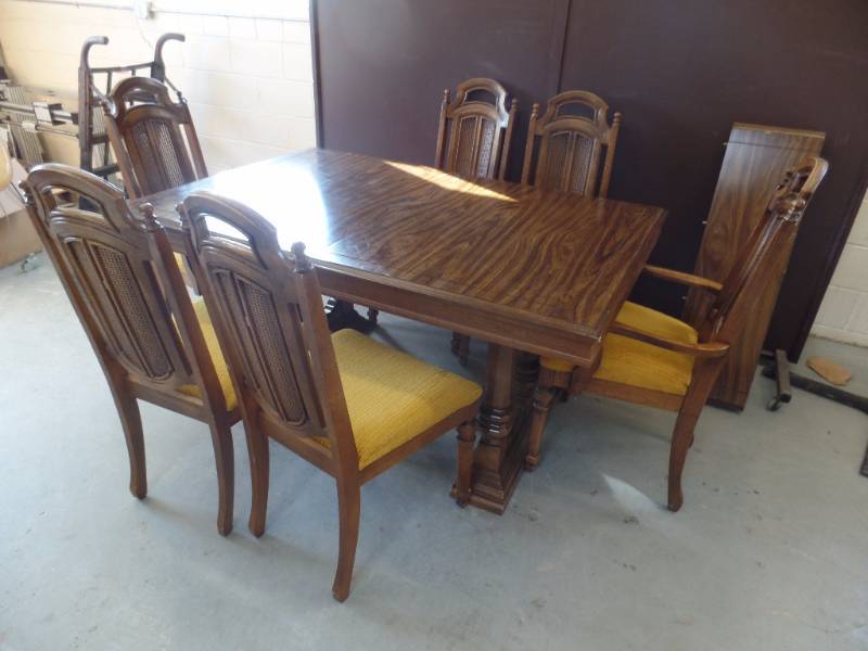 Traditional DIning Set