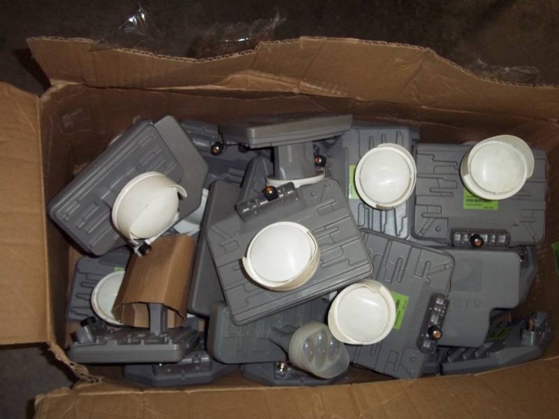 lot 6 image: Box of Directtv Dish receiver part.