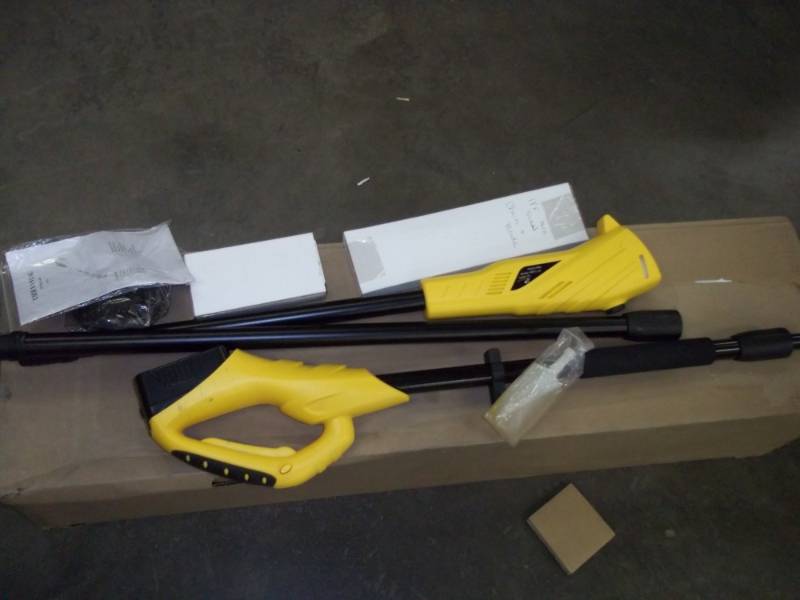 lot 9 image: Tornado Cordless Pole Saw