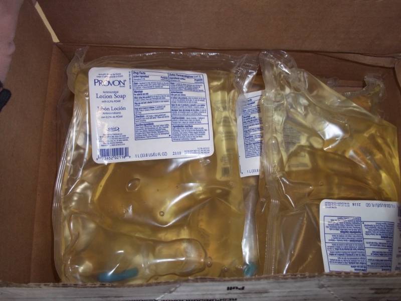 lot 23 image: 4 - 1000 ml lotion soap