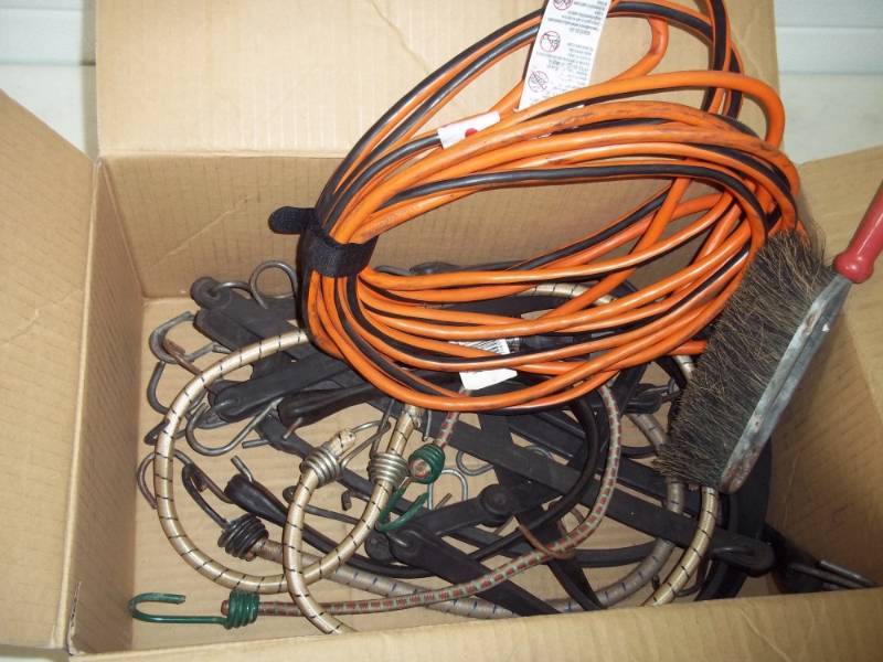 lot 30 image: Extension cord and Bungee cords