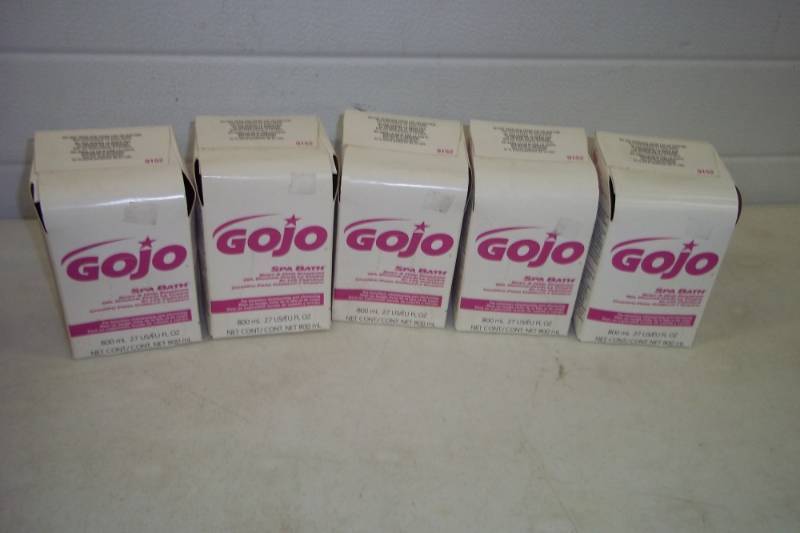 lot 33 image: 5 - 800 ml GoJo Body and Hair Shampoo