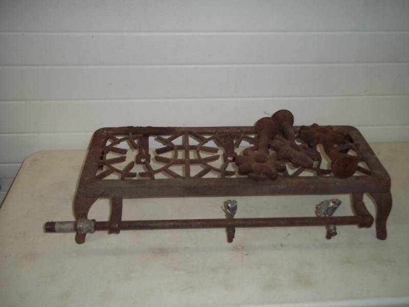 lot 48 image: Vintage 3 burner propane stove