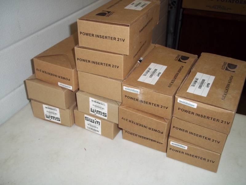lot 54 image: 14 DIRECTV PI-21 21V 1.5A Power Inserter for SWimLine dish