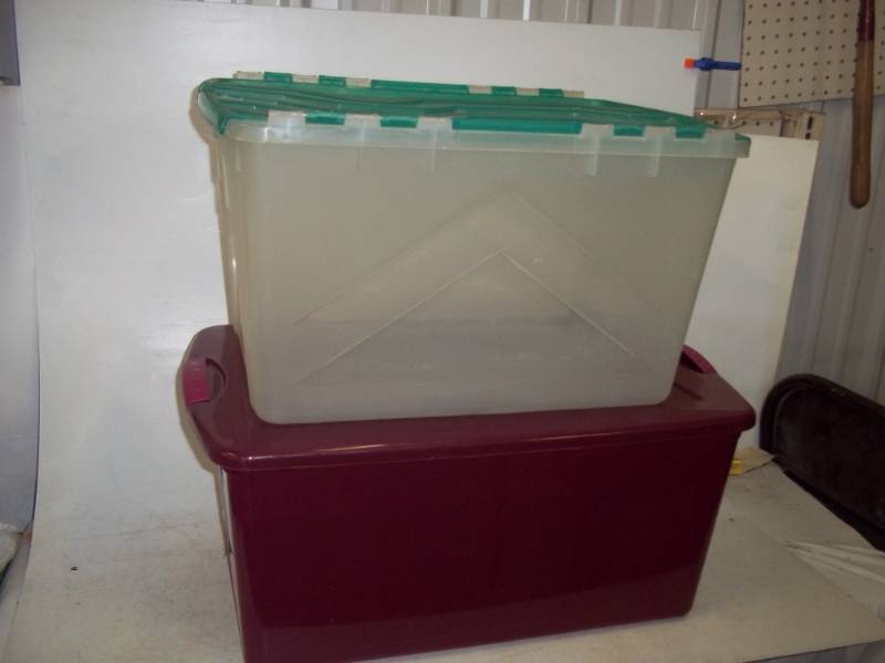 lot 91 image: Pair of Totes with lids