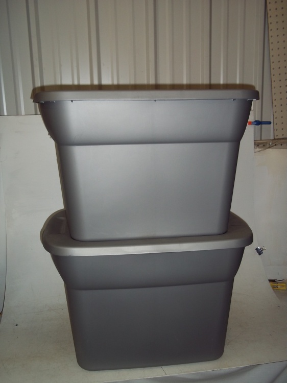 lot 95 image: Pair of Totes with lids and dcor